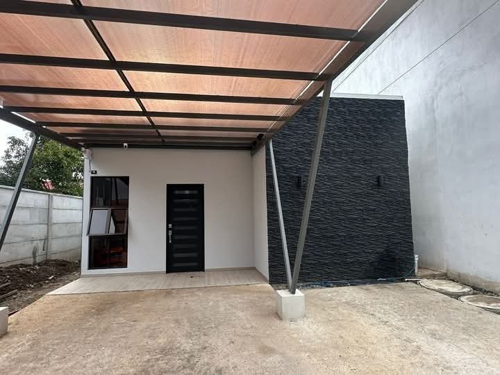 Casa unificada en baldosa y frente en PREFABLOCK llave en mano Heredia